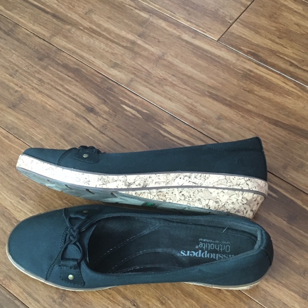 Women’s grasshopper shoes